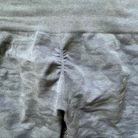 Grey Camo Seamless Gymshark Leggings - Picture 5 of 9